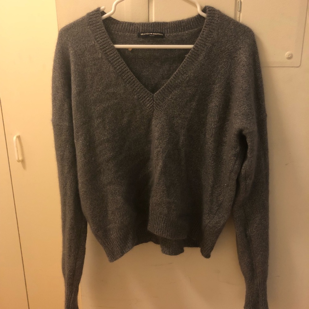 Brandy Melville super cute V neck sweater!